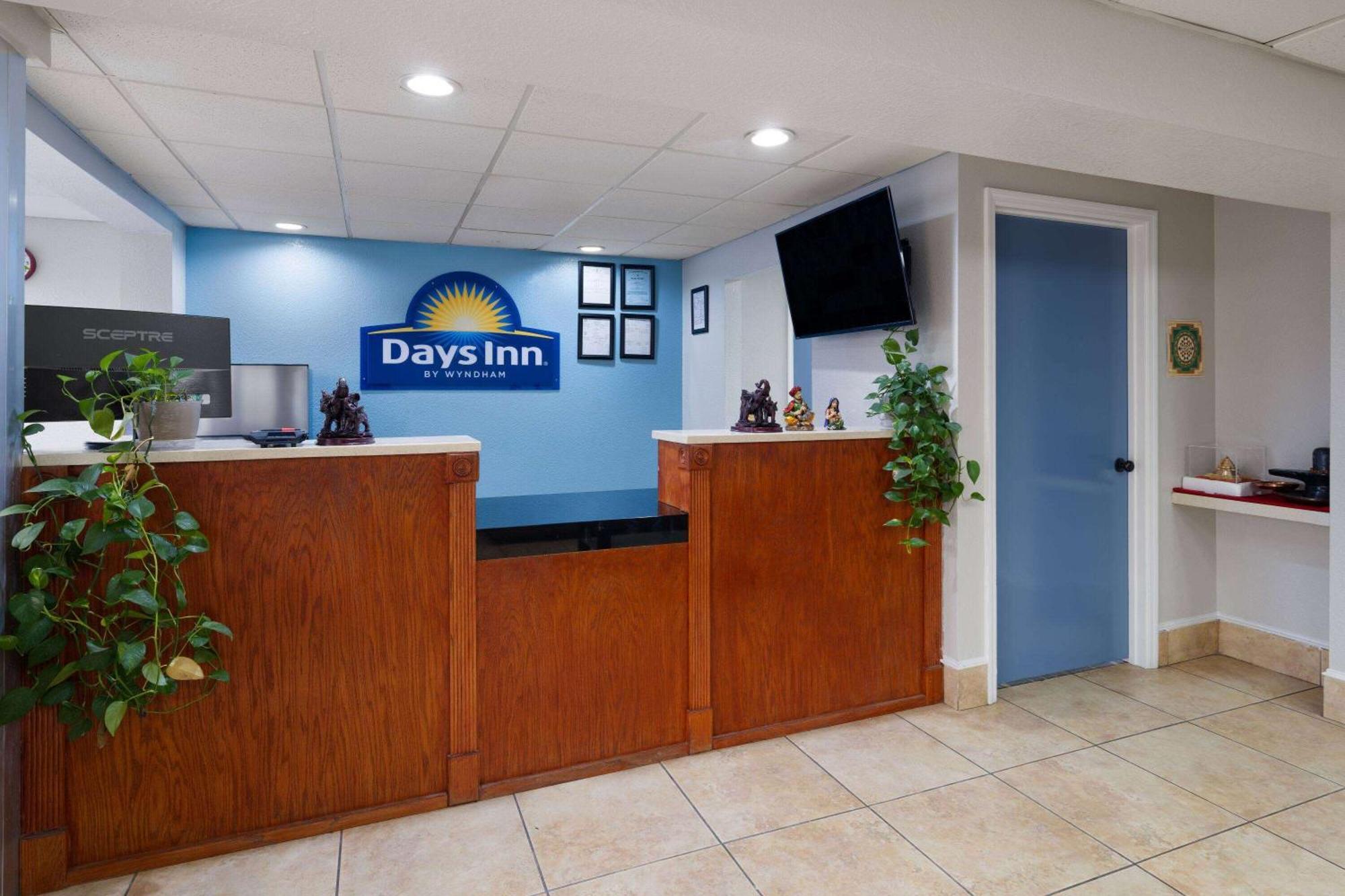 Days-Inn By Wyndham Montgomery I-85 Екстер'єр фото